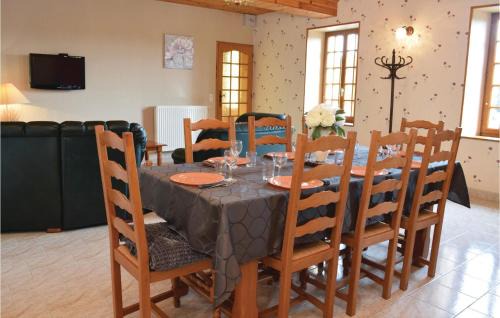 Canchy Casa | Nice Home In Canchy With Kitchen