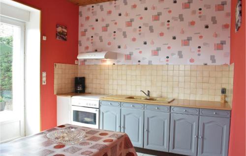 Canchy Casa | Nice Home In Canchy With Kitchen
