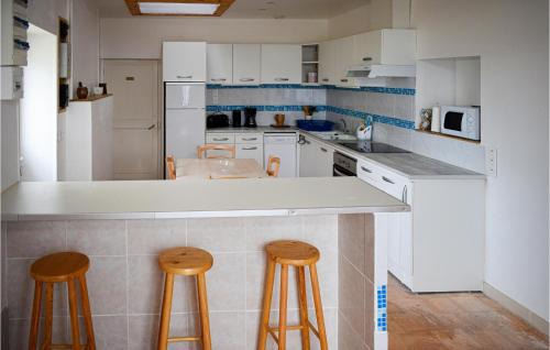 Channay-sur-Lathan Casa | Nice Home In Channay-Sur-Lathan