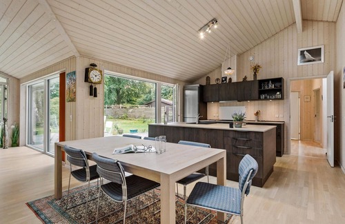 Dronningmolle Casa | Nice home in Dronningmølle with sauna