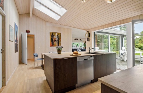Dronningmolle Casa | Nice home in Dronningmølle with sauna