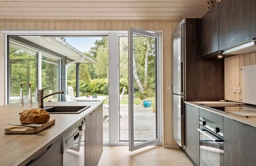Dronningmolle Casa | Nice home in Dronningmølle with sauna