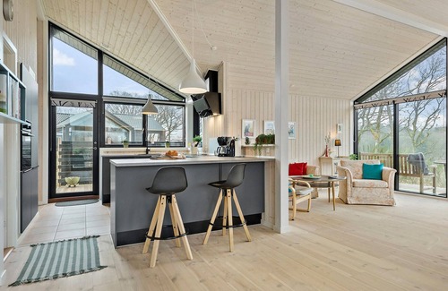 Krejbjerg Casa | Nice home in Ejstrupholm with kitchen