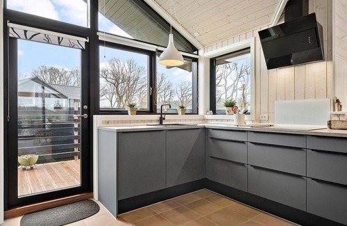 Krejbjerg Casa | Nice home in Ejstrupholm with kitchen