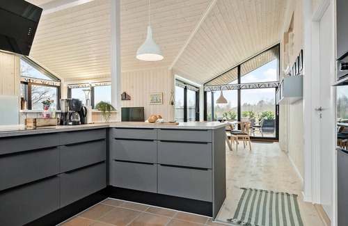 Krejbjerg Casa | Nice home in Ejstrupholm with kitchen