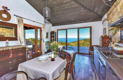Gdinj Casa | Nice home in Gdinj with 2 Bedrooms, WiFi and Outdoor swimming pool