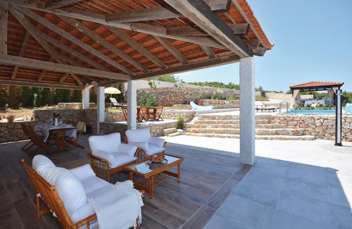 Gdinj Casa | Nice home in Gdinj with 2 Bedrooms, WiFi and Outdoor swimming pool