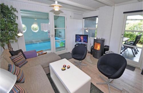 Bønnerup Strand Casa | Nice Home In Glesborg With Kitchen