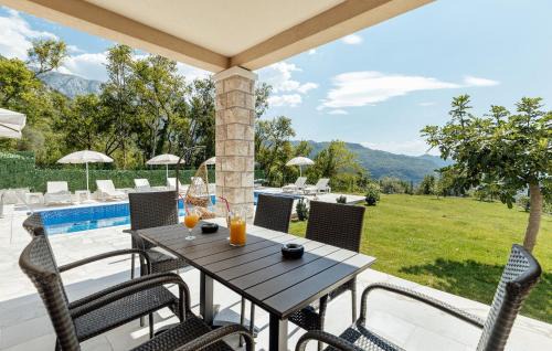 Mojdez Casa | Nice Home In Igalo With House Sea View