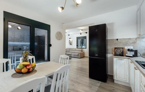 Mojdez Casa | Nice Home In Igalo With House Sea View