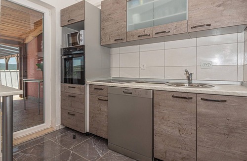 Sibenik Casa | Bonita casa en Konjevrate con WiFi