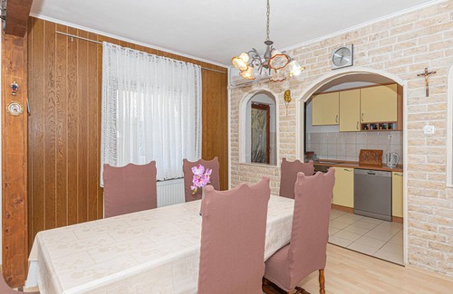 Sibenik Casa | Bonita casa en Konjevrate con WiFi
