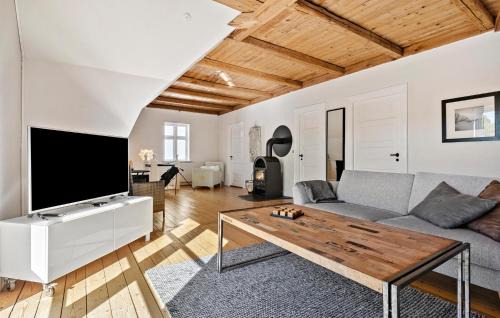 Logstor Casa | Nice Home In Løgstør With Wifi