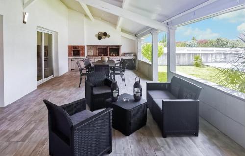 Linxe Casa | Nice Home In Linxe With Kitchen