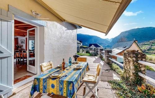 Louvie-Soubiron Casa | Nice Home In Louvie-Soubiron