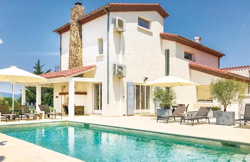 Maureillas-Las-Illas Casa | Nice home in Maureillas- Las Illas with 5 Bedrooms, WiFi and Outdoor swimming pool