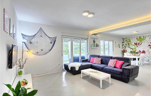 Okrug Donji Casa | Nice Home In Okrug Donji