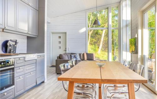Luster Casa | Nice Home In Ornes With House Sea View