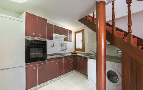 Samieira Casa | Nice Home In Raxo With Wifi
