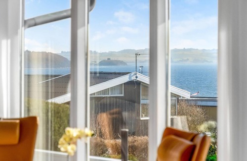 Ronde Casa | Hermosa casa en Rønde con vista al mar