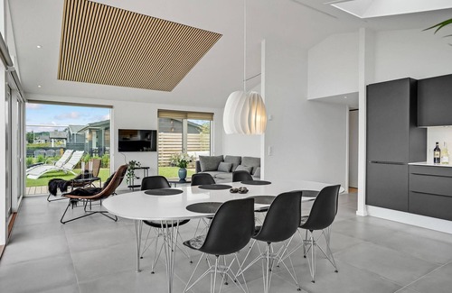 Ronde Casa | Bonita casa en Rønde con vistas al mar