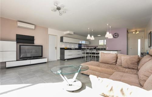 Salernes Casa | Nice Home In Salernes