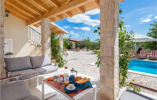 Drnis Casa | Nice Home In Sibenik With Jacuzzi