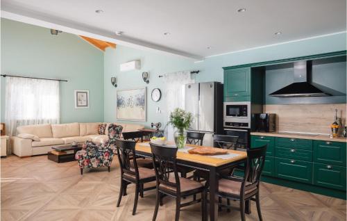 Drnis Casa | Nice Home In Sibenik With Jacuzzi