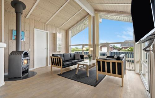 Skaven Strand Casa | Nice Home In Tarm With Kitchen