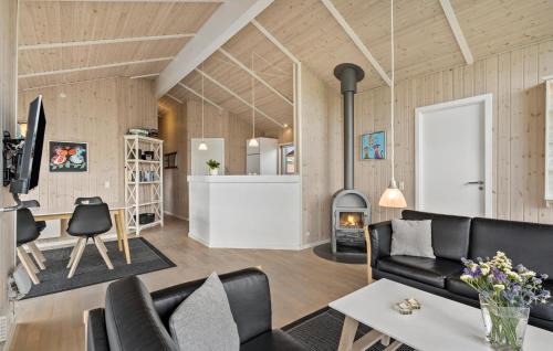 Skaven Strand Casa | Nice Home In Tarm With Kitchen