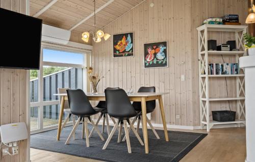 Skaven Strand Casa | Nice Home In Tarm With Kitchen