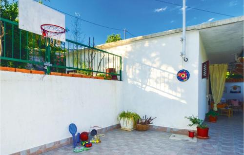 Zrnovnica Casa | Nice Home In Zrnovnica