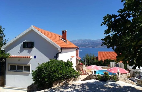 Splitska Casa | Nice house with pool-Splitska