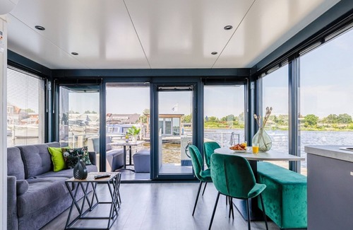 Municipality of Uitgeest Alquiler De Eote | A comfortable barge close to the sea and towns