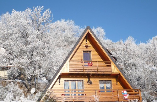 Besse-en-Chandesse Chalet De Esquí | Besse Super Besse San Anastaise rte bastante Chalet *** Buron de Auvergne® soleado