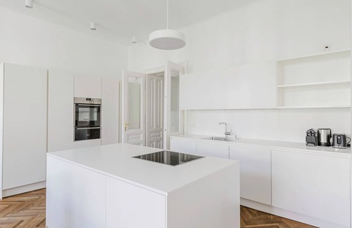 Altlerchenfeld Apartamento | Nice Josefstadt 2BR w/ Laundry, Fully Furnished, by Blueground