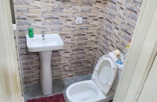 Adenta Apartamento | Nice lakeside Estate Apartment close to the Airport and center of Accra.