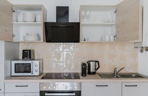 Weißgerber Apartamento | Nice Landstraße Studio w/ Washer & Balcony, by Blueground