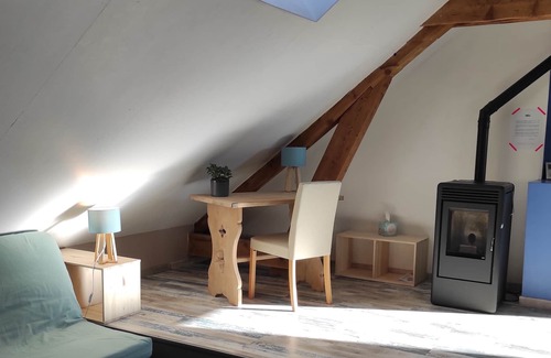 LʼArgentiere-la-Bessee Apartamento | Nice little apartment under the roof of a former school