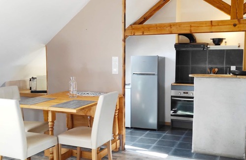 LʼArgentiere-la-Bessee Apartamento | Nice little apartment under the roof of a former school