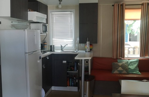 Villeneuve-les-Maguelone Casa | Nice mobile home in a quiet campsite