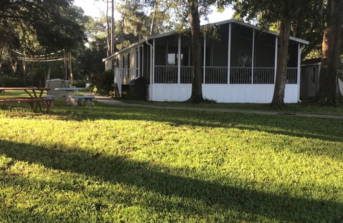 Pomona Park Casa | Nice quiet lakefront home with great fishing !
