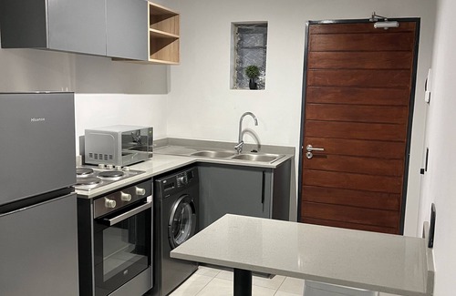 Greater Johannesburg Metropolitan Area Apartamento | Nice & quite place , next to jabulani mall