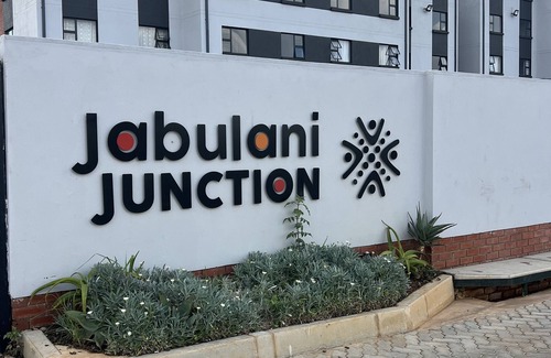 Greater Johannesburg Metropolitan Area Apartamento | Nice & quite place , next to jabulani mall