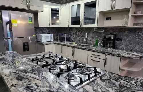 Lalinde Apartamento | Nice Renovation! Perfect Location! A/C, Washer/Dryer, Fast net! Cable TV!