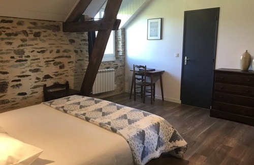 Chalais Cama Y Desayuno | Bonita habitación (4/4) en la antigua granja