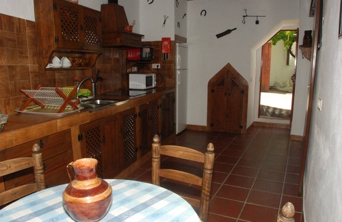 Frigiliana Cabaña | Bonita Casa Rústica con jardines y piscina en la Costa del Sol.