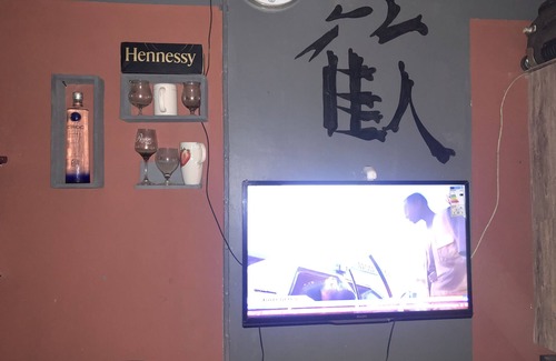 Kumasi Casa | bonita habitación individual con aire acondicionado e internet inalámbrico
