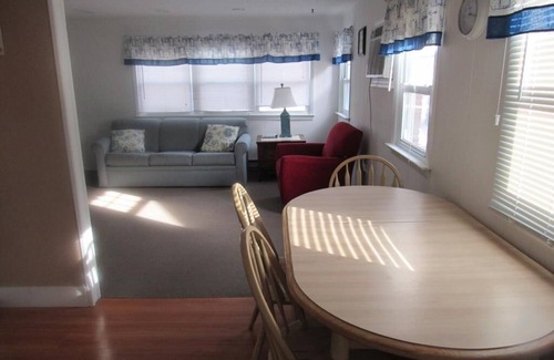 North Beach Haven Apartamento | Nice Size Duplex Steps to The Beach