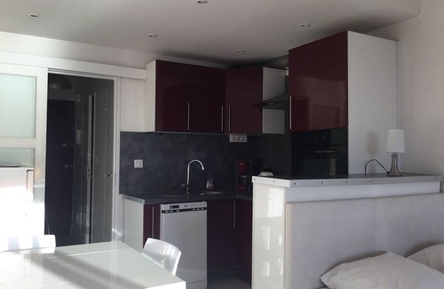 Fabron Apartamento | PIES EN EL AGUA HERMOSO APARTAMENTO NUEVO CON PANORAMA CON VISTAS AL MAR